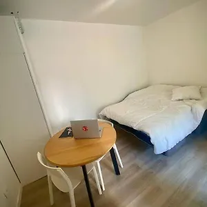 Studio In Apartment Paris